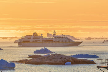 MS HAMBURG Groenland Abendsonne